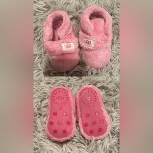 NWOT UGG Baby Booties - size newborn